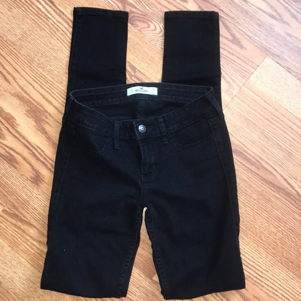 Black 1L Hollister jeans gently used